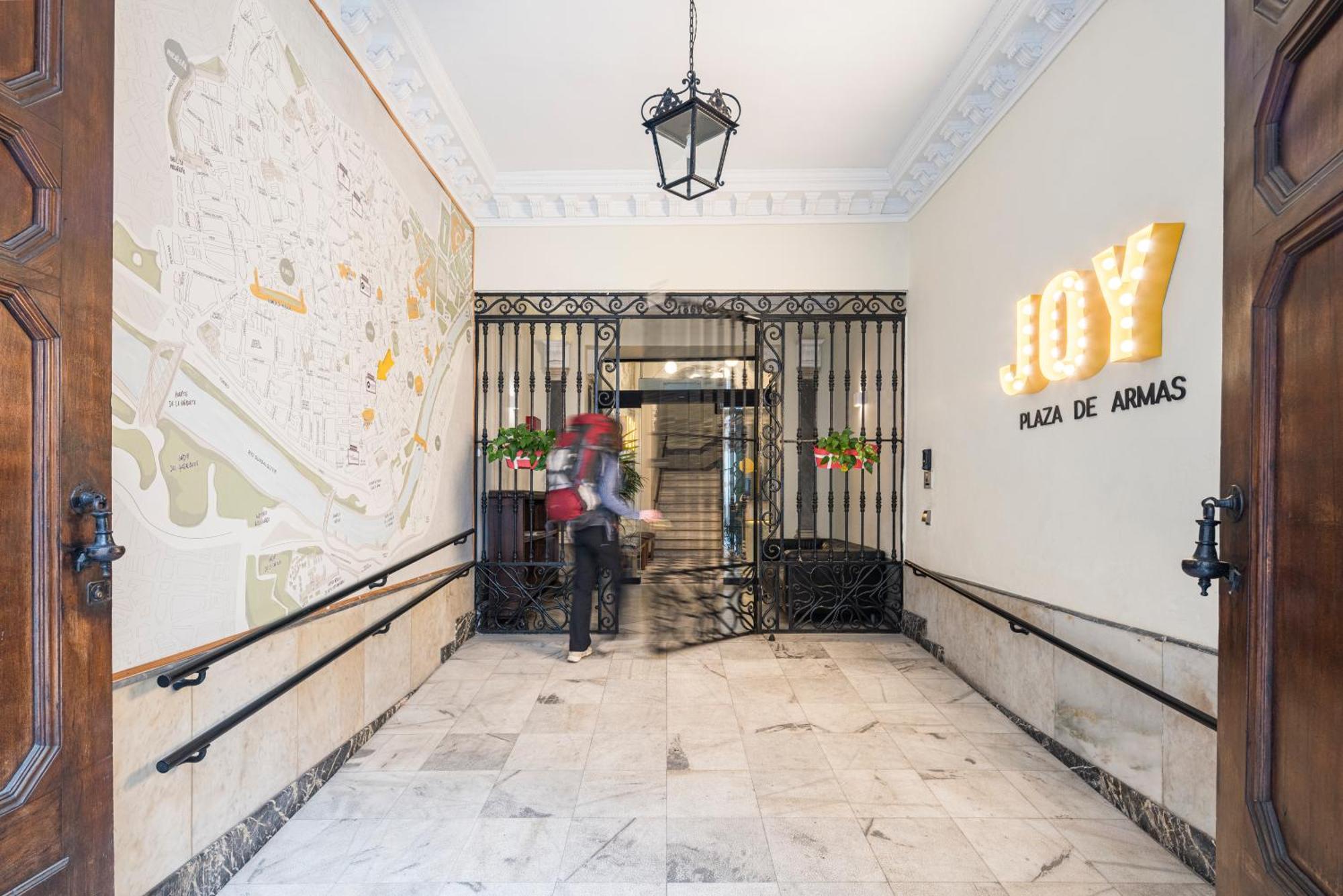 Joy Plaza De Armas — Photos 2